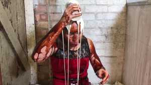 chocolate-muff-in-creamed-dripping-fan_9