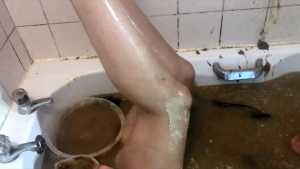 omg-sexy-gothic-girl-gunged-in-custard-a